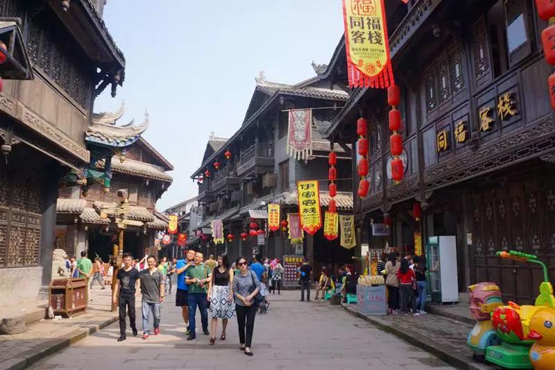 今天早上我跟邻居家一个女孩因为一点事吵了起来,吵的挺凶的,突然那个女的不知道怎么回事跟我推了一下我-有问必答平台